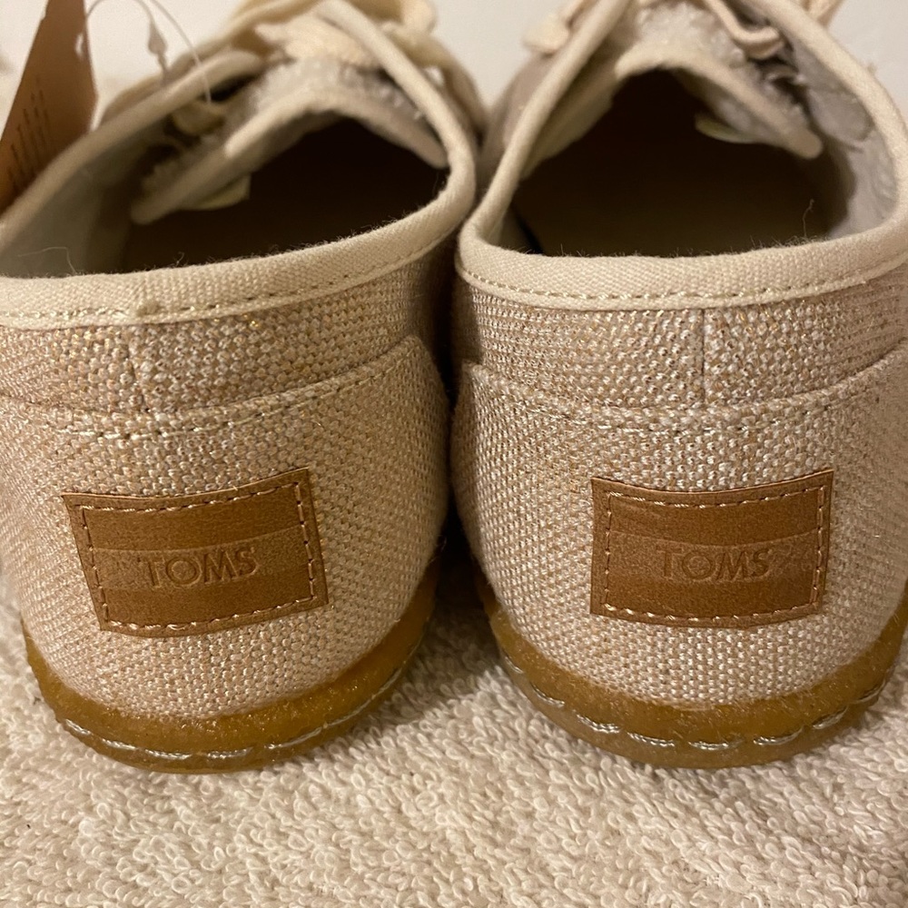 Toms - Picture 3 of 7